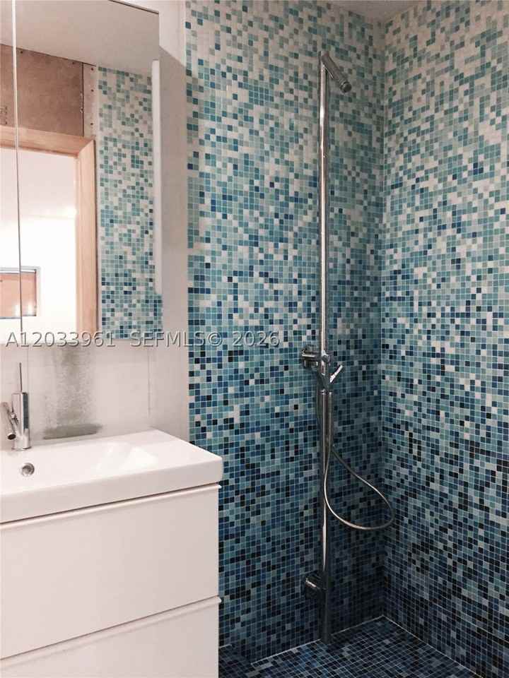 21260 Ne 23rd Ave #NO - Photo 5 of 15