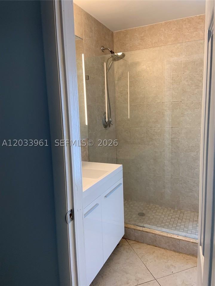 21260 Ne 23rd Ave #NO - Photo 6 of 15