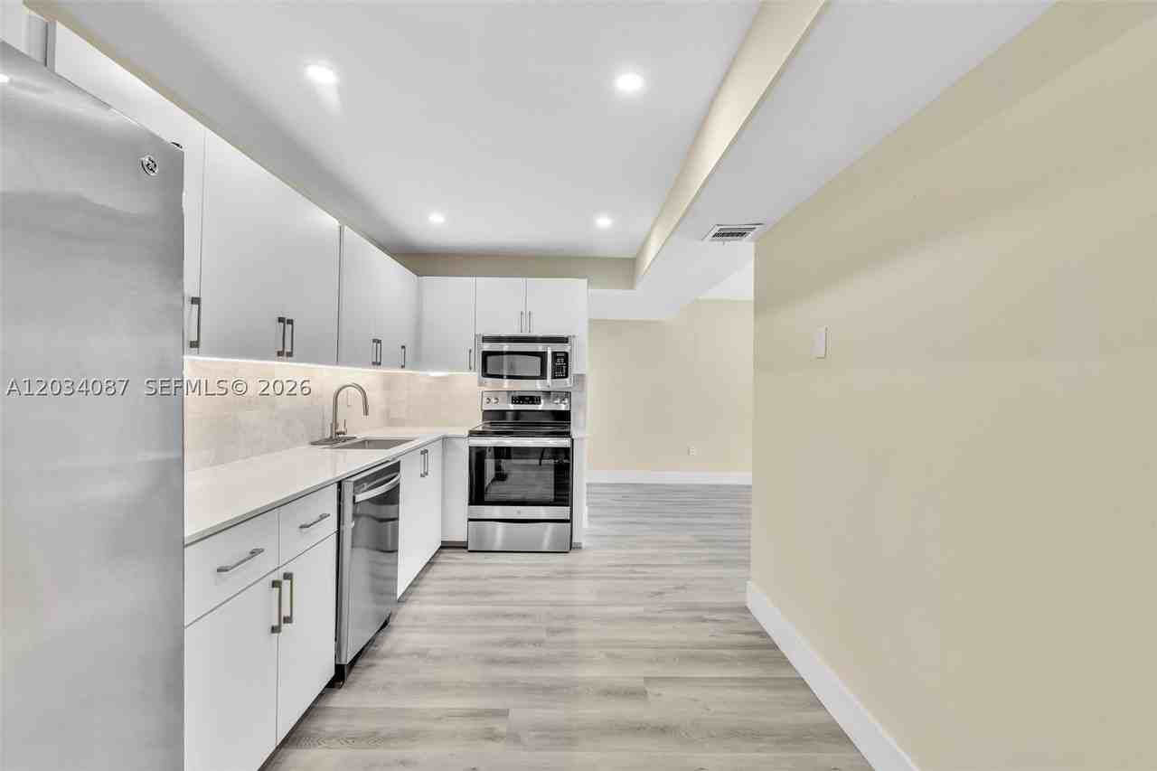 9124 Collins Ave #304 - Photo 7 of 32