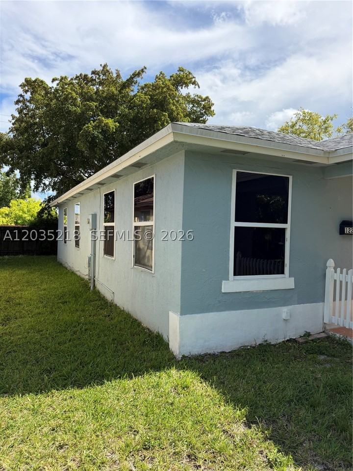 12230 Sw 203rd St - Photo 3 of 27