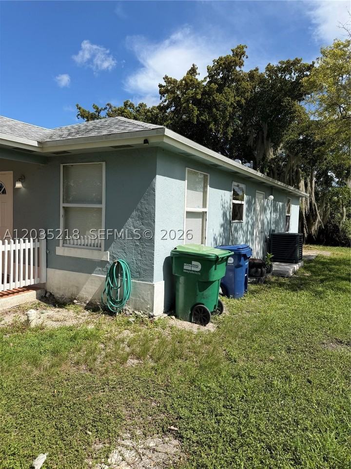 12230 Sw 203rd St - Photo 4 of 27