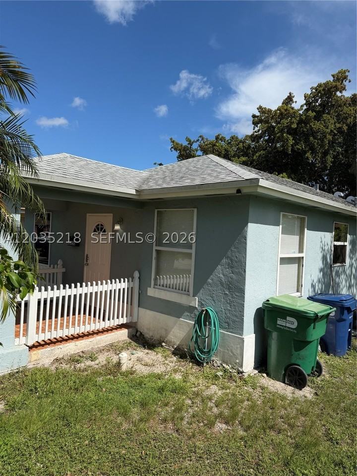 12230 Sw 203rd St - Photo 5 of 27