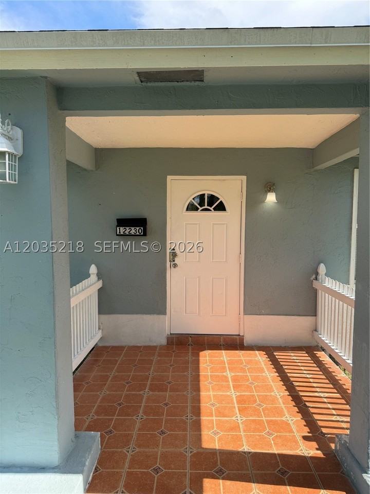 12230 Sw 203rd St - Photo 6 of 27