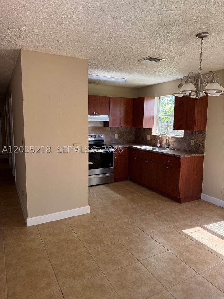 12230 Sw 203rd St - Photo 7 of 27