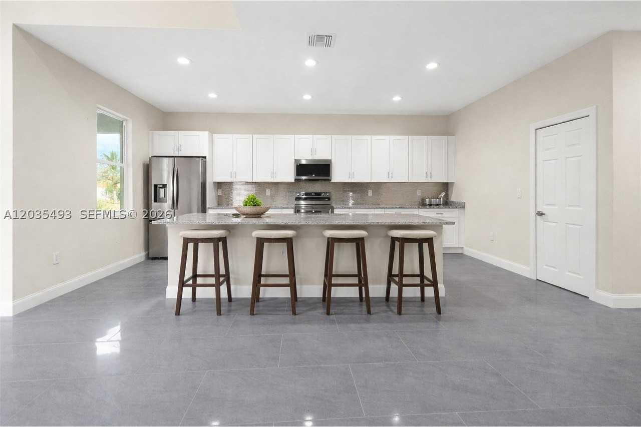 1043 Albert Ave #1043 - Photo 6 of 50