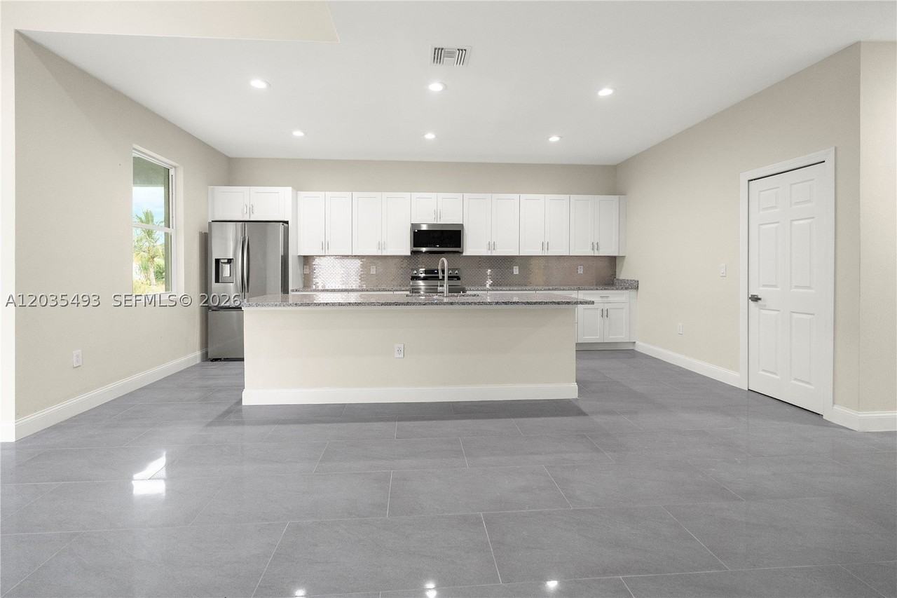 1043 Albert Ave #1043 - Photo 7 of 50
