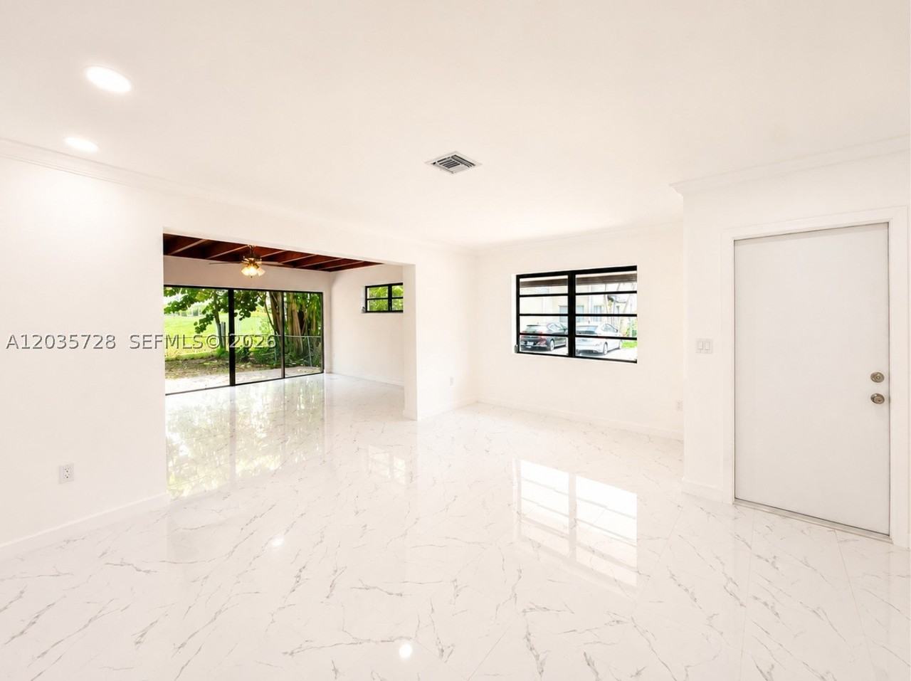 401 S Shore Dr - Photo 3 of 33