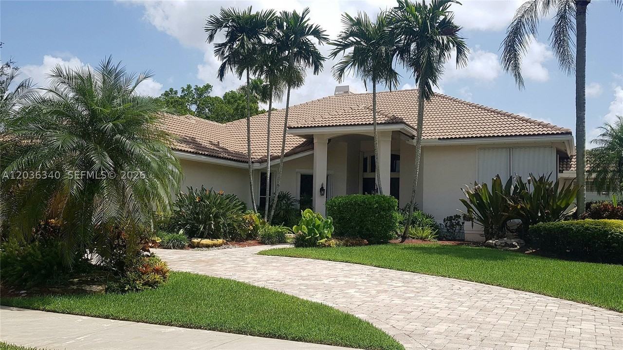 405 Sabal Way