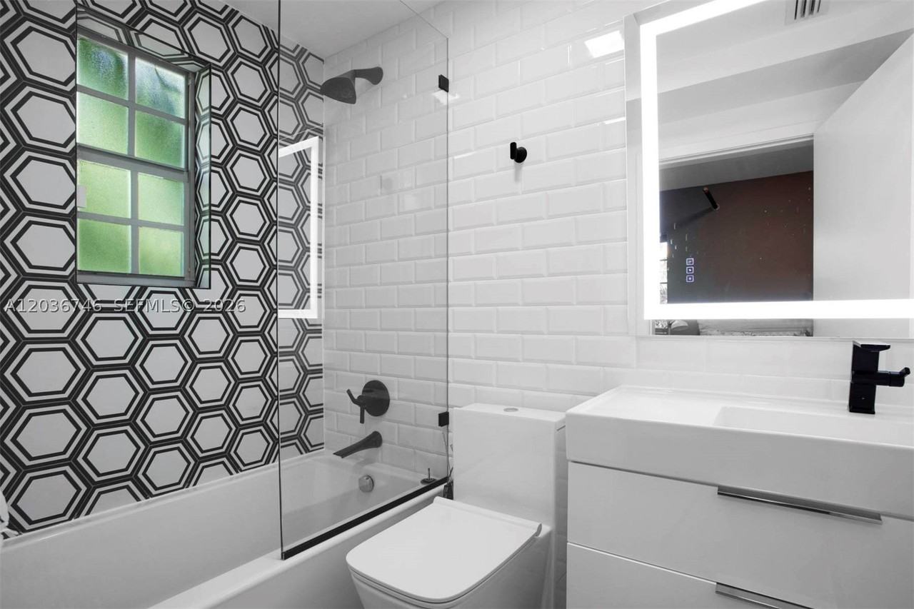 901 3rd St #3 - Photo 3 of 13