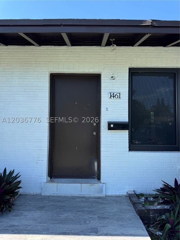 1461 Ne 118th St - Photo 2 of 16
