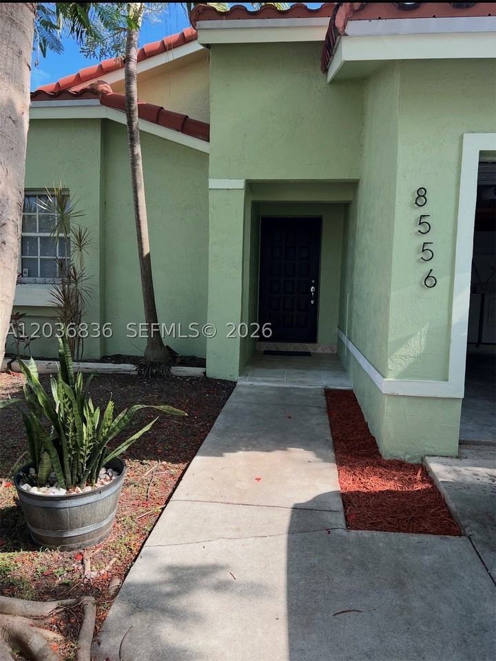 8556 Sw 210th Ter - Photo 2 of 16
