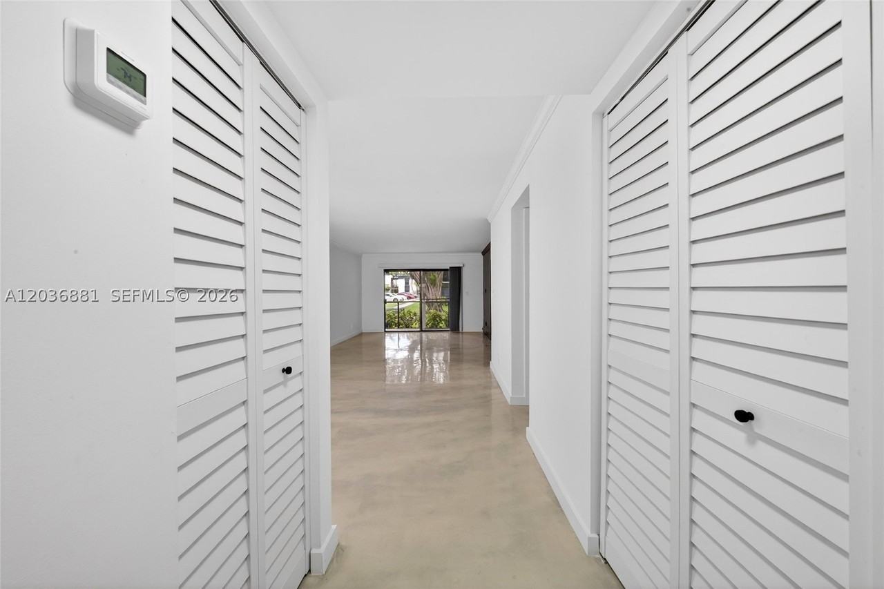 265 Se 10th St #1C - Photo 2 of 31
