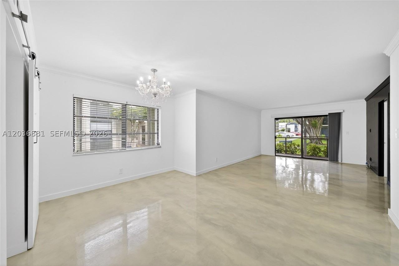 265 Se 10th St #1C - Photo 3 of 31