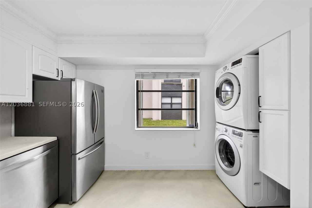 265 Se 10th St #1C - Photo 6 of 31