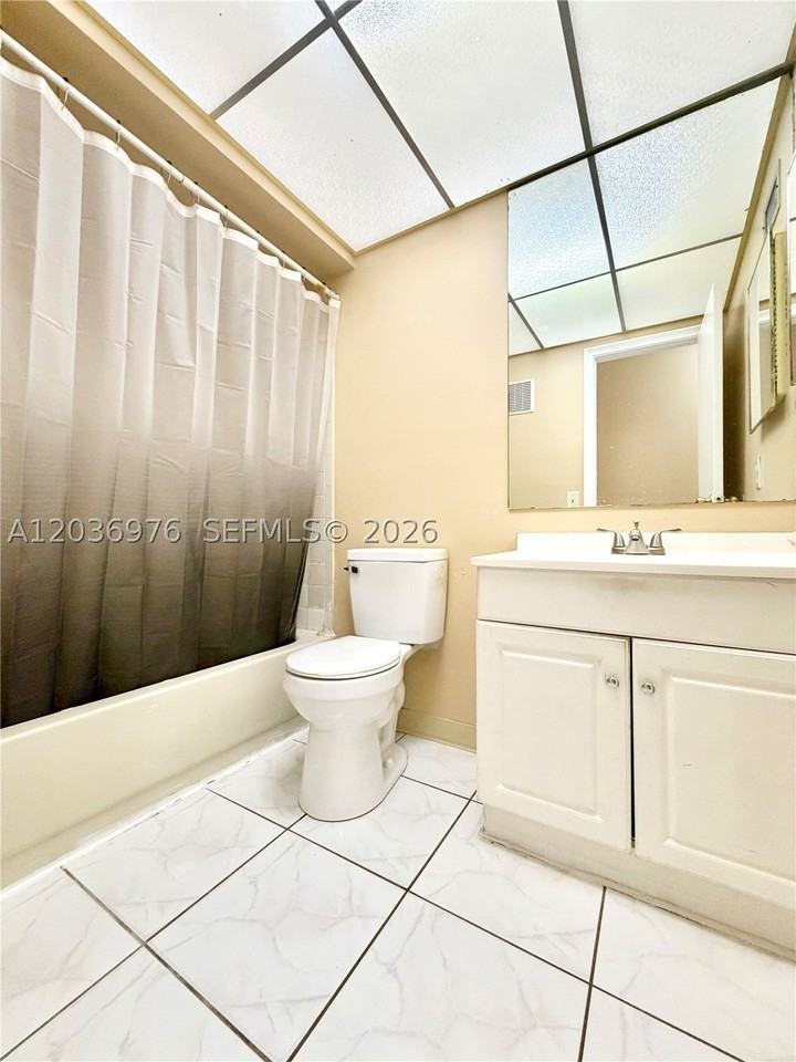 731 Nw 84th Ave - Photo 4 of 14
