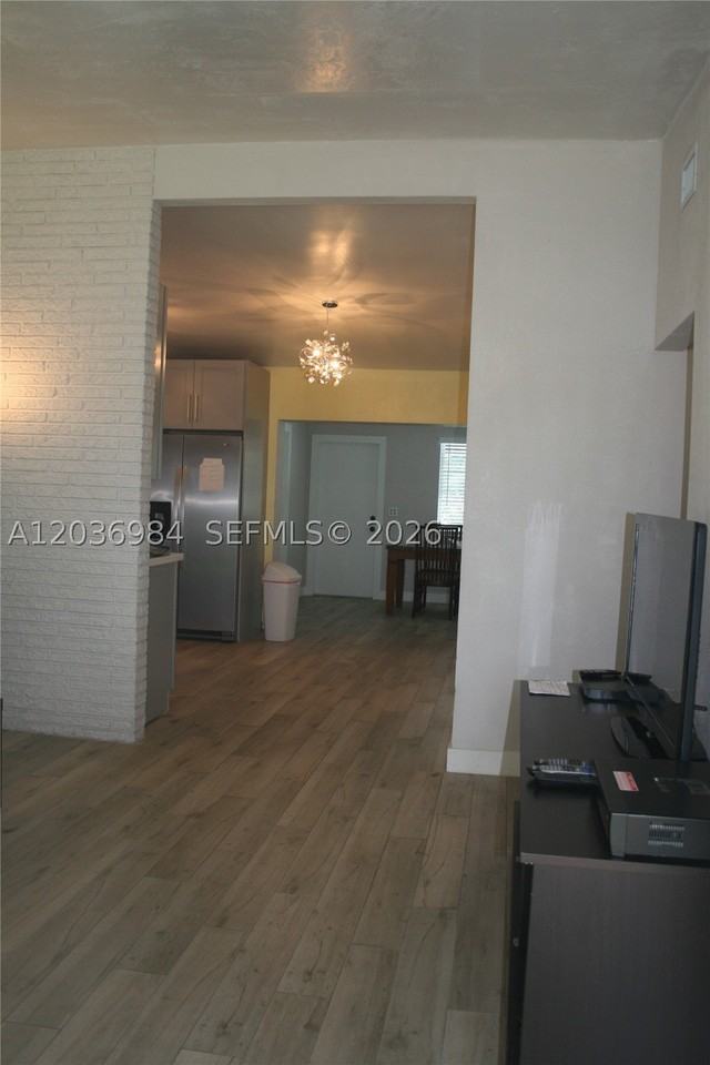 621 Sw 64th Way #1 - Photo 5 of 21
