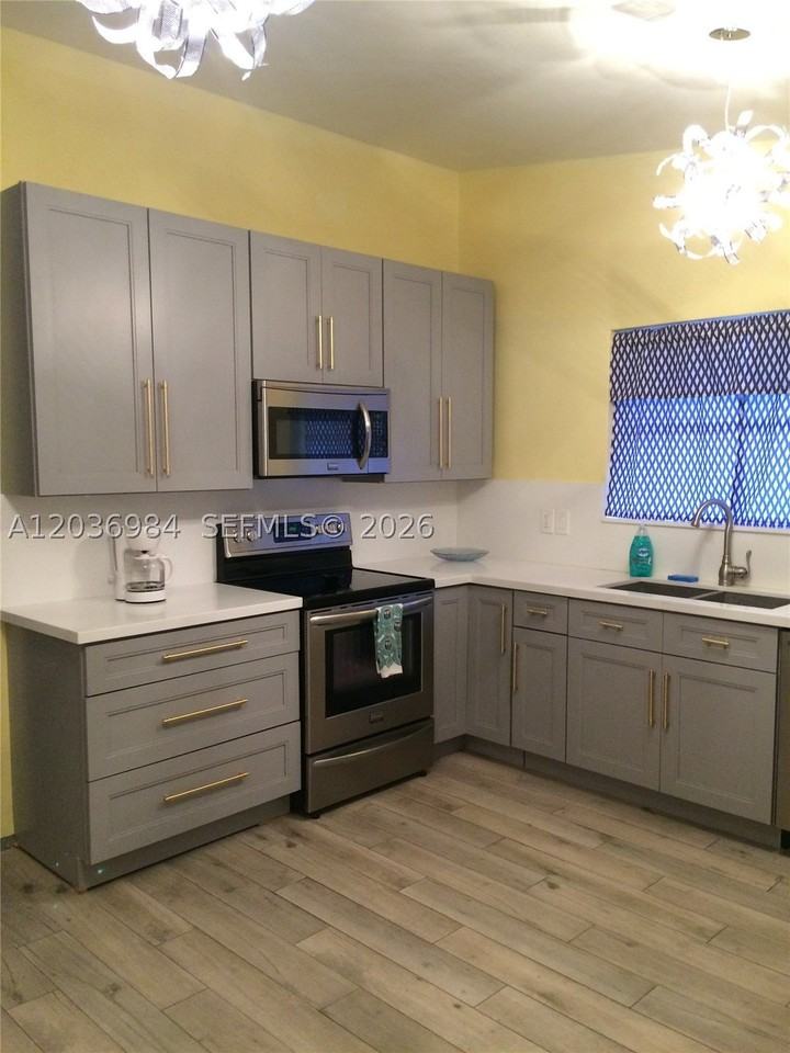 621 Sw 64th Way #1 - Photo 7 of 21
