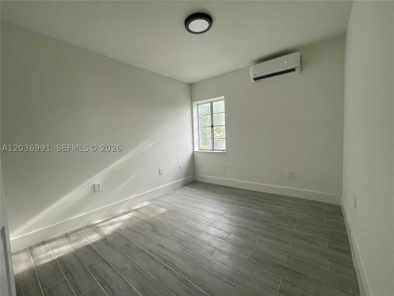 455 Ne 62nd St #2 - Photo 5 of 9