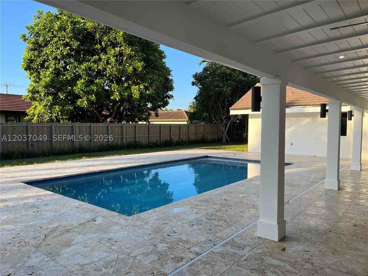 8885 Sw 76th Ter - Photo 2 of 8