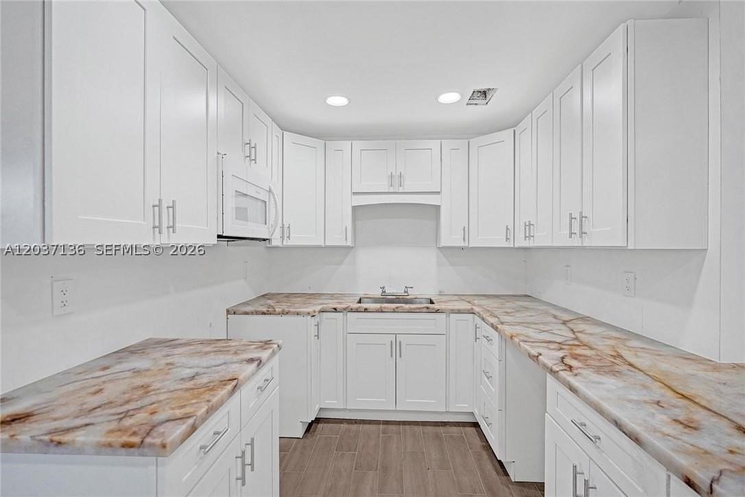 5701 Sw 37th St - Photo 2 of 11