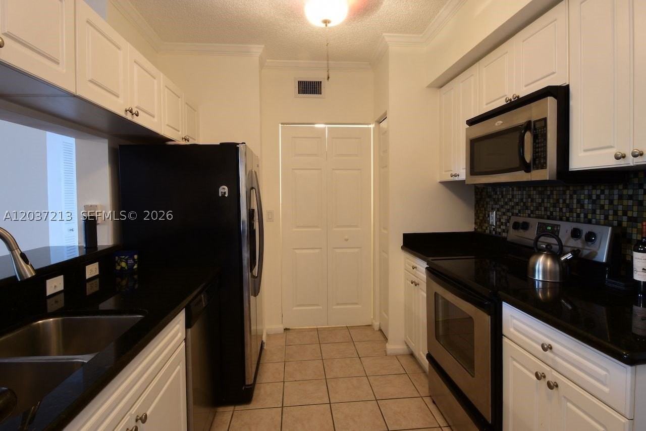 17150 N Bay Rd #2314 - Photo 5 of 15