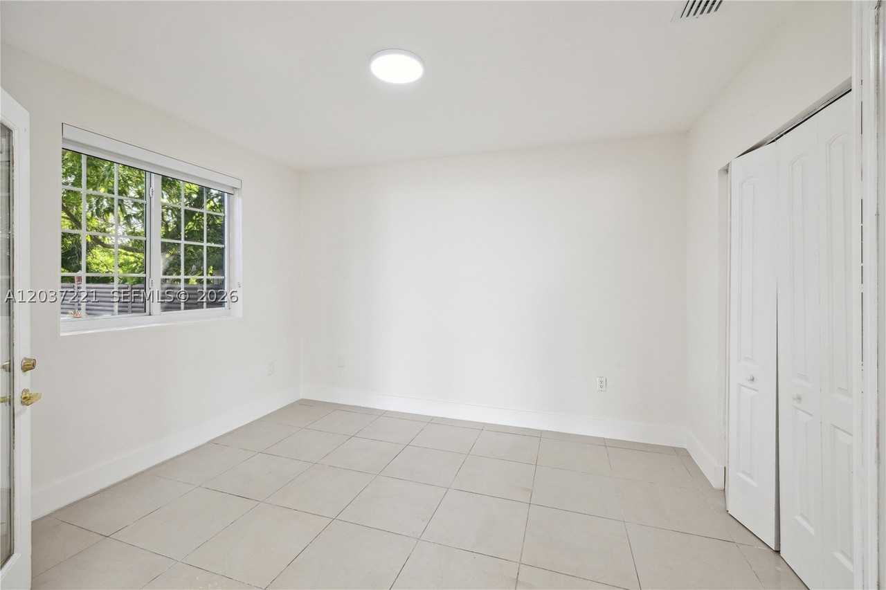 15131 Sw 58th St - Photo 5 of 12