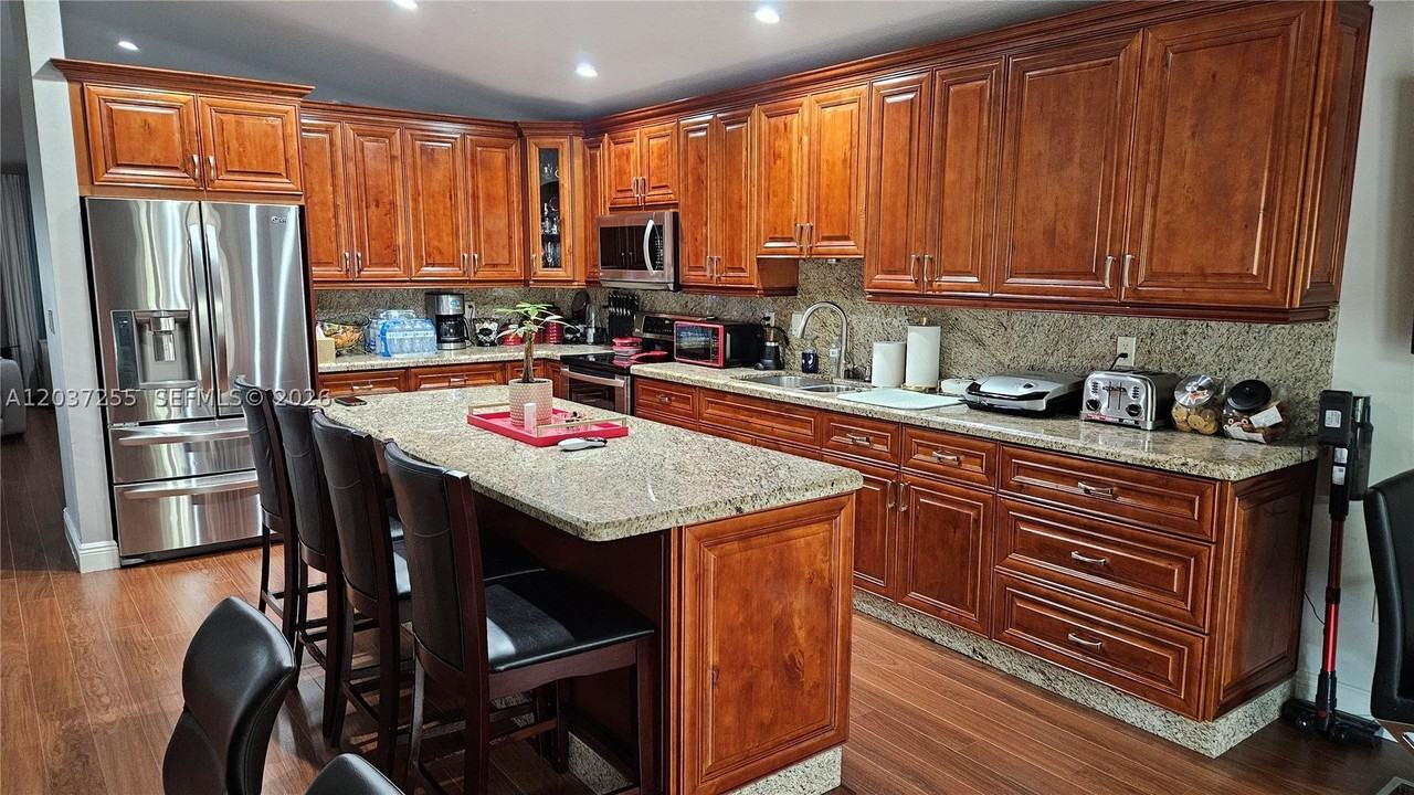 17124 Sw 143rd Pl #0 - Photo 6 of 29