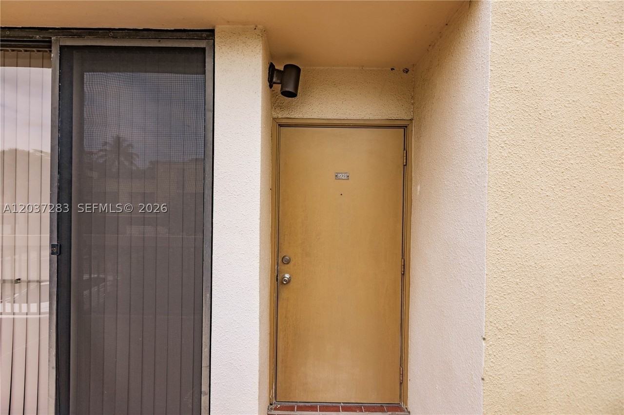 2931 Sw 87th Ter #1921 - Photo 2 of 38