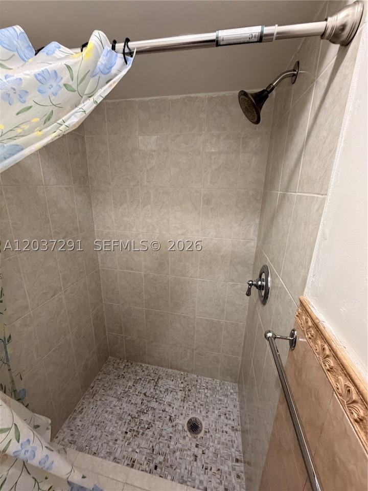505 E 18th St - Photo 4 of 9