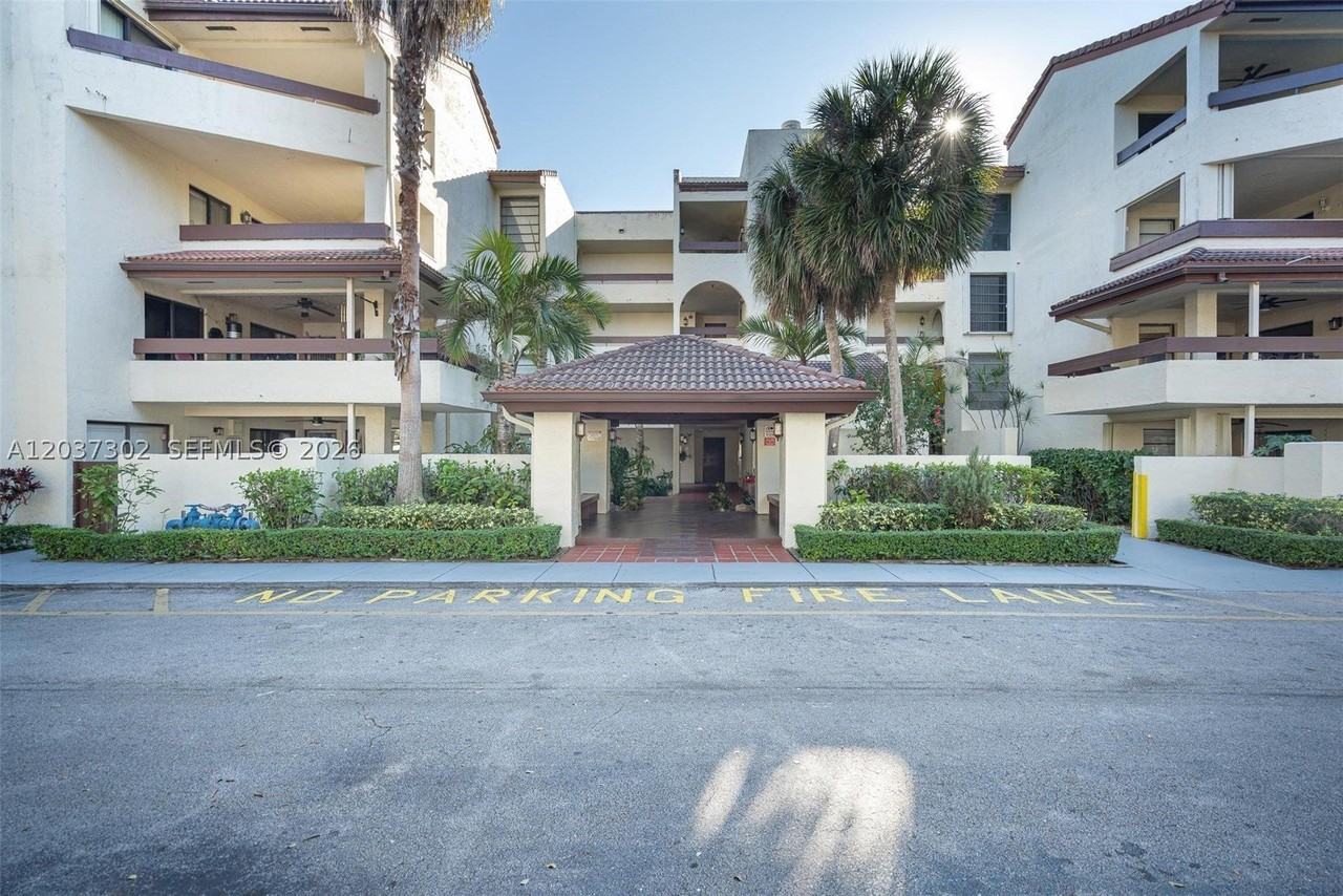 9040 Sw 125th Ave #D408 - Photo 5 of 36