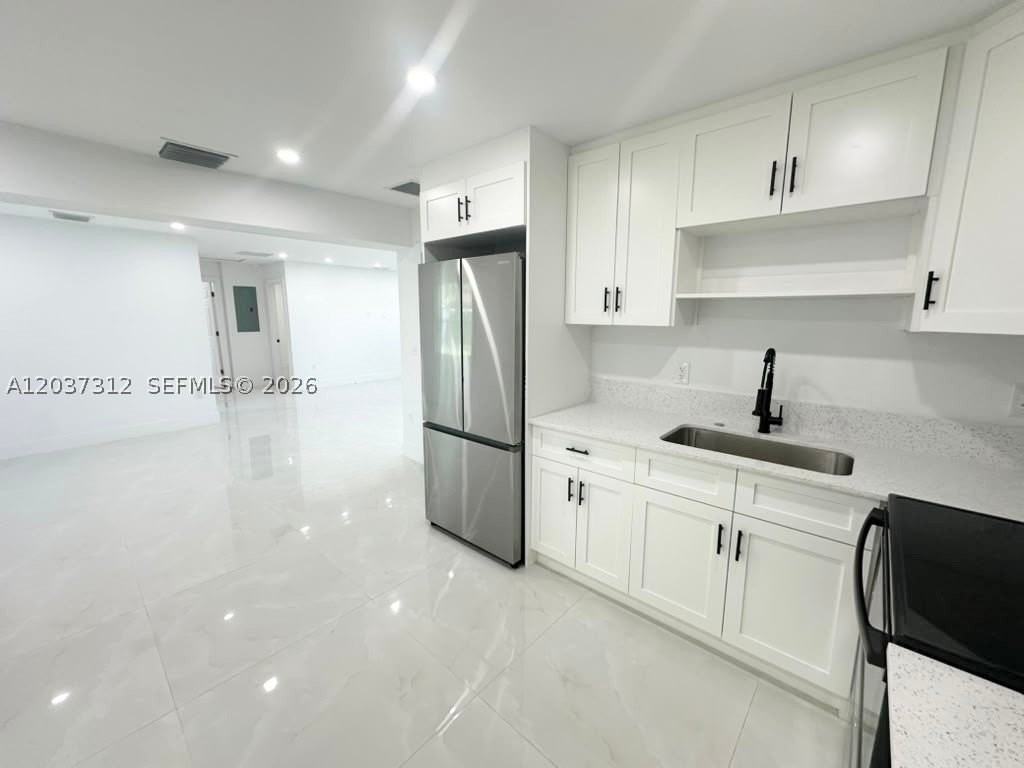 1473 Ne 30th Ct - Photo 3 of 15