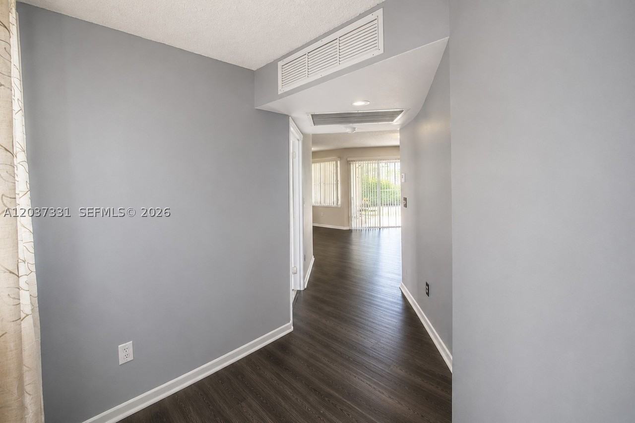 2518 Se 20th Pl #203B - Photo 6 of 22