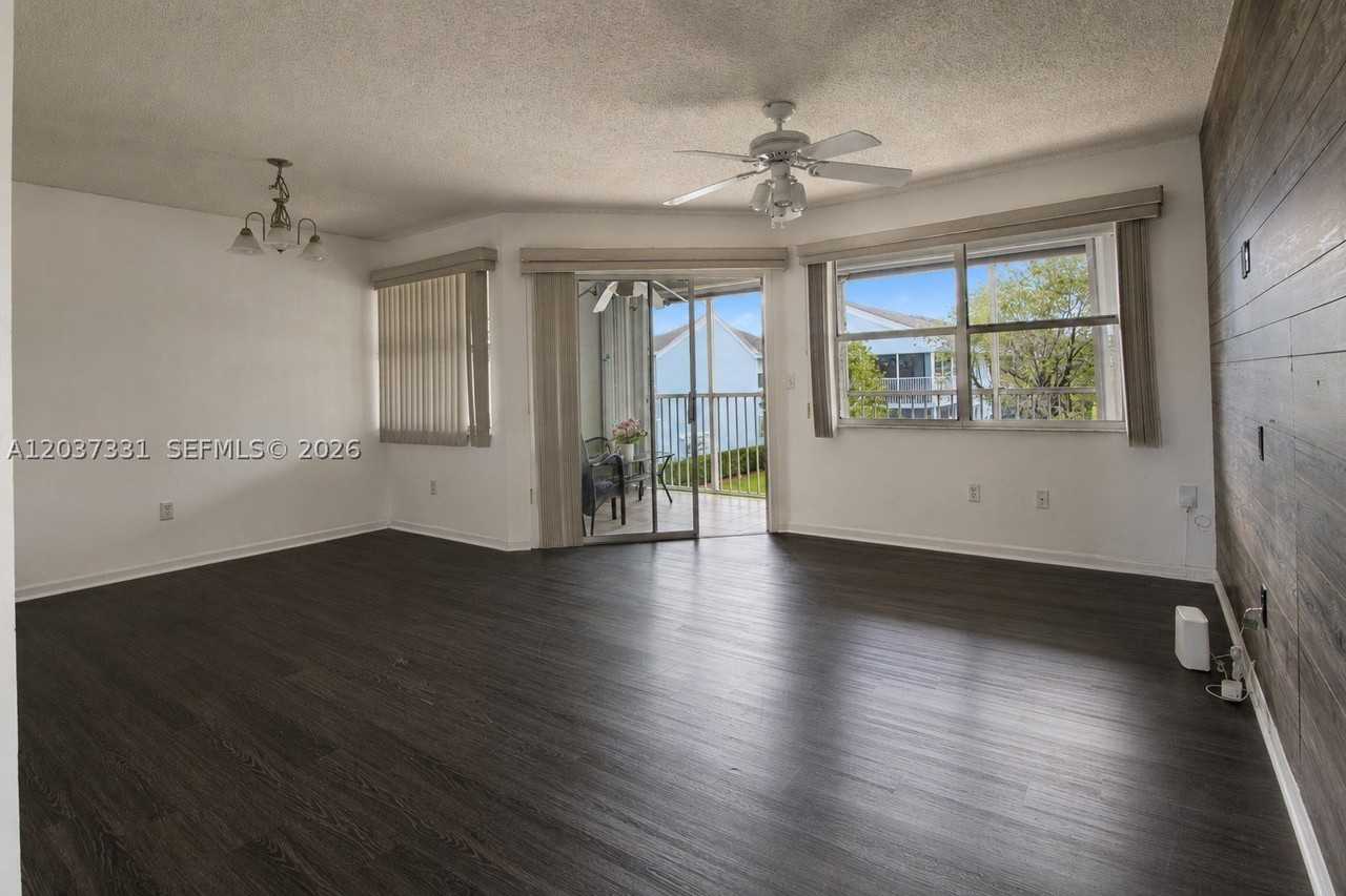 2518 Se 20th Pl #203B - Photo 7 of 22