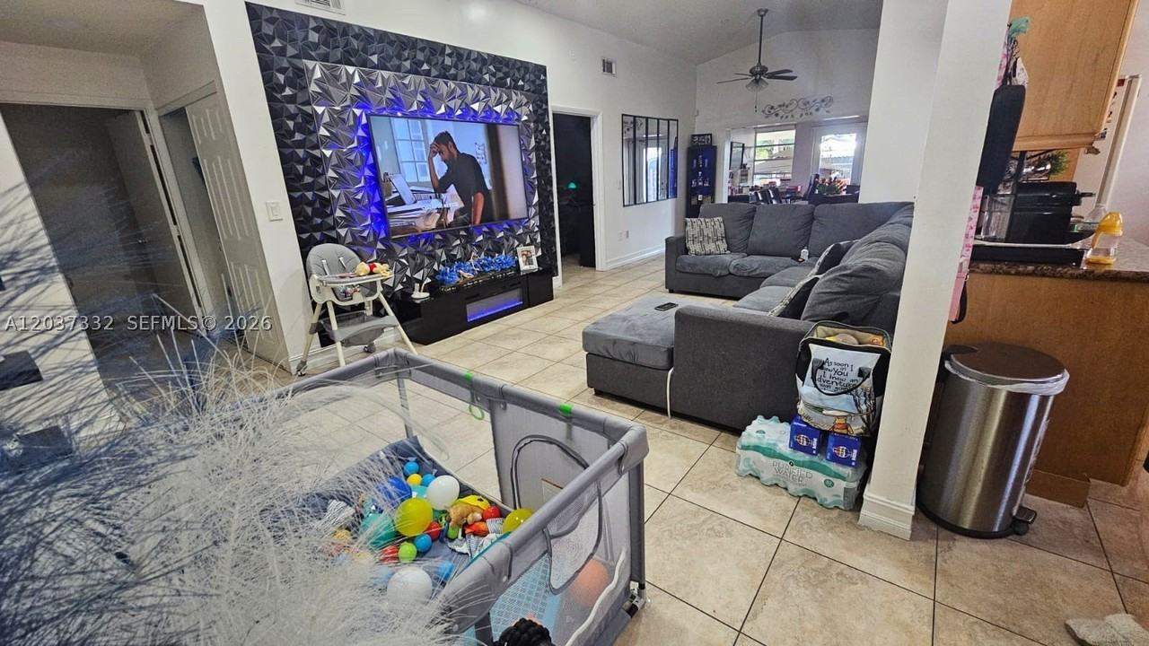11878 Sw 208th Ter - Photo 2 of 27