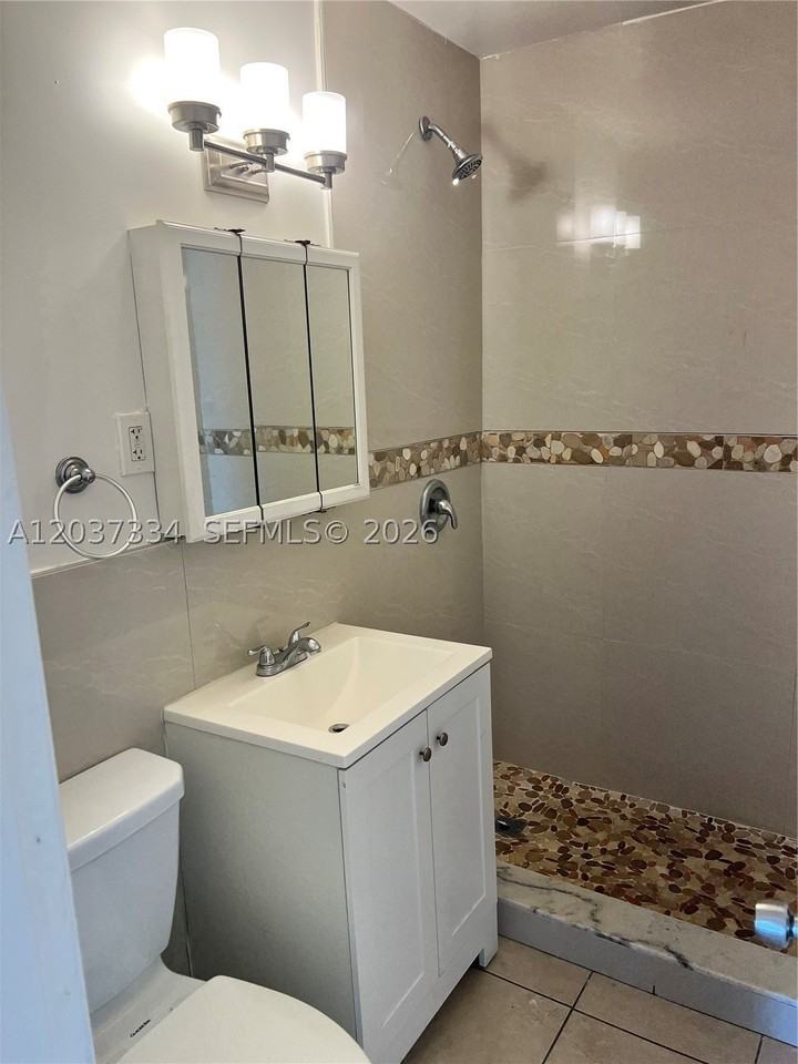 2910 Nw 92nd St #2910 - Photo 4 of 8