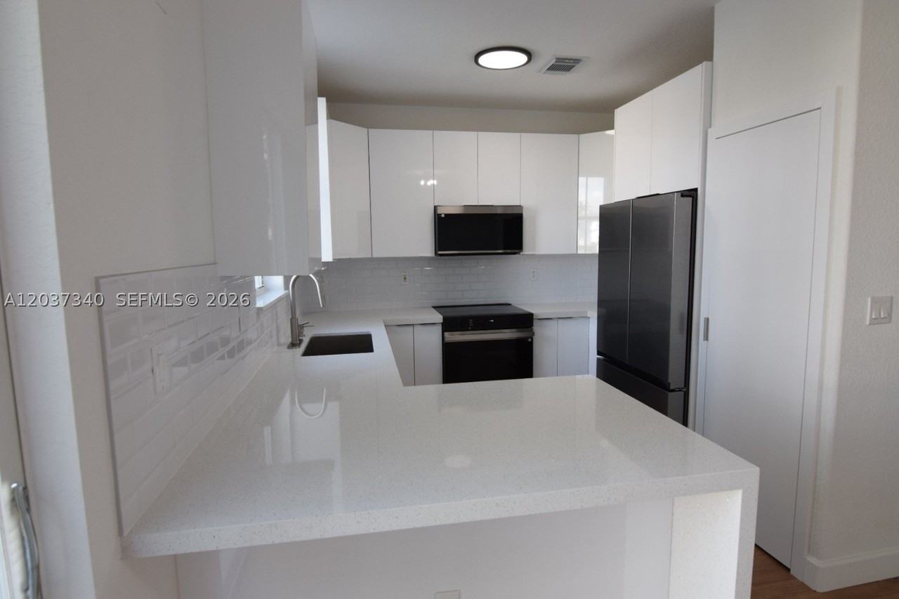 7848 Nw 114th Path #7848 - Photo 7 of 28