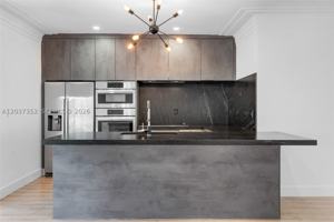 featured image of 365 Fairway Dr