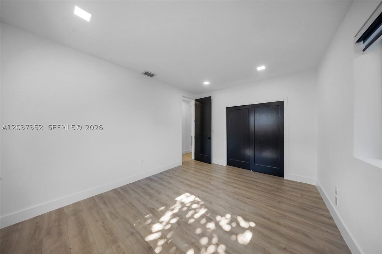 365 Fairway Dr - Photo 4 of 47