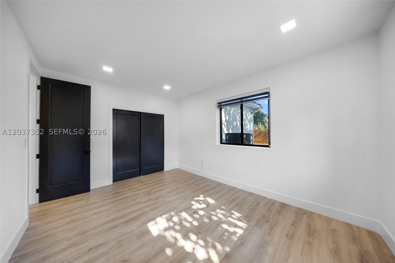 365 Fairway Dr - Photo 5 of 47