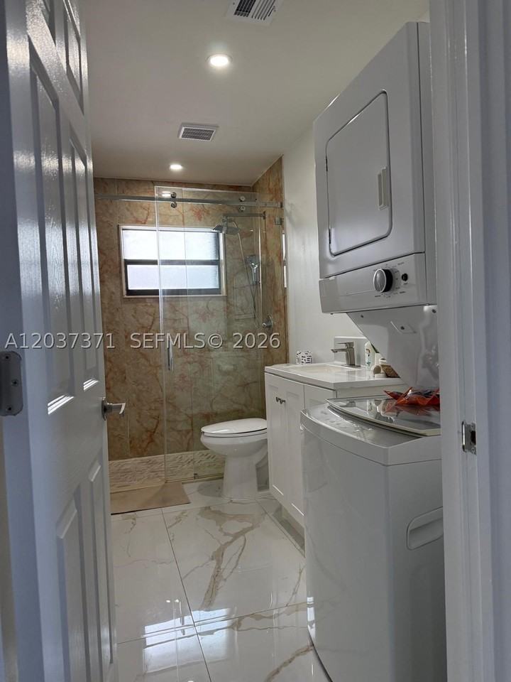 208 Nw 7th St #1 - Photo 3 of 16