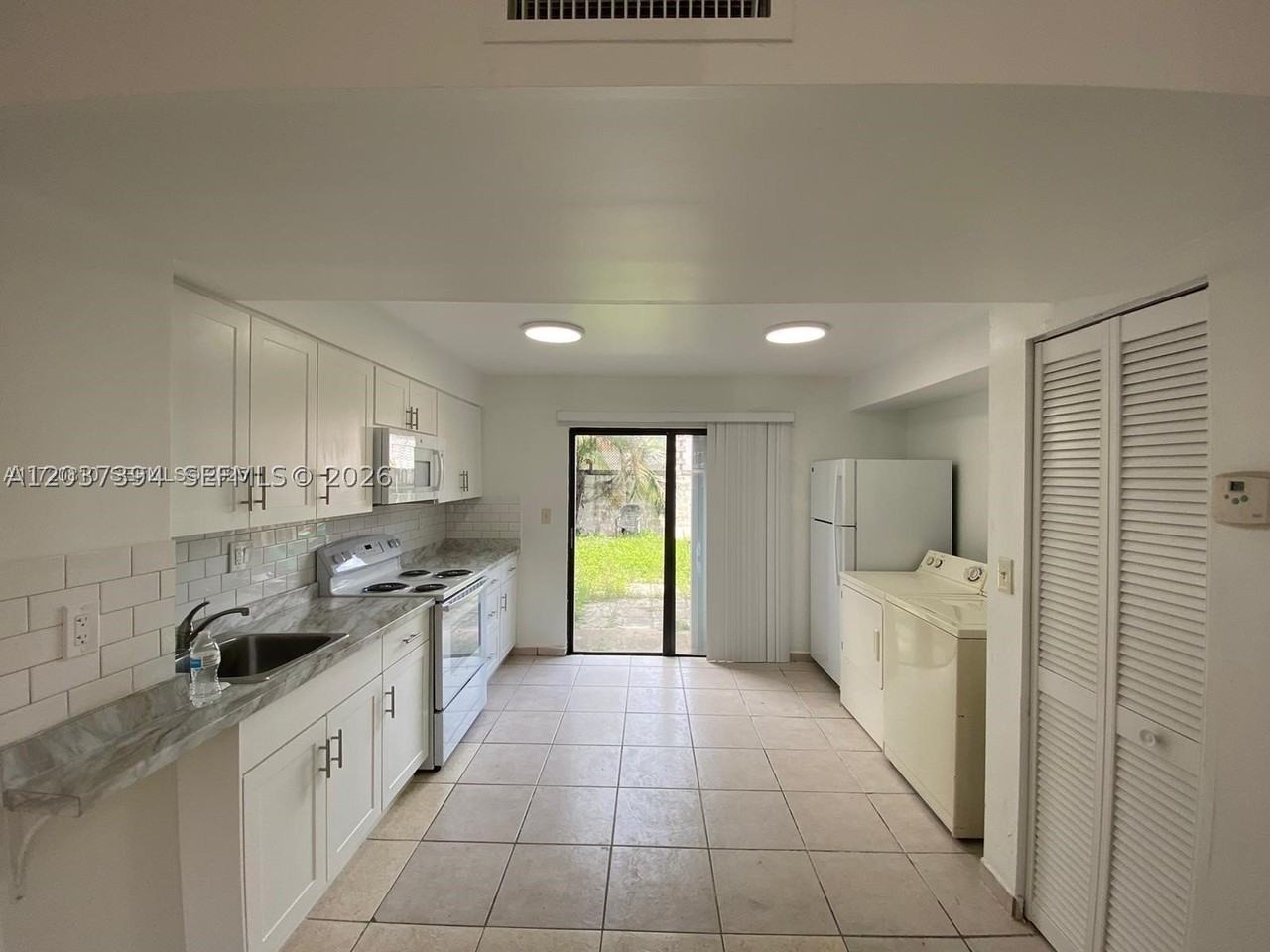 1813 Sw 107th Ave #2402 - Photo 2 of 7