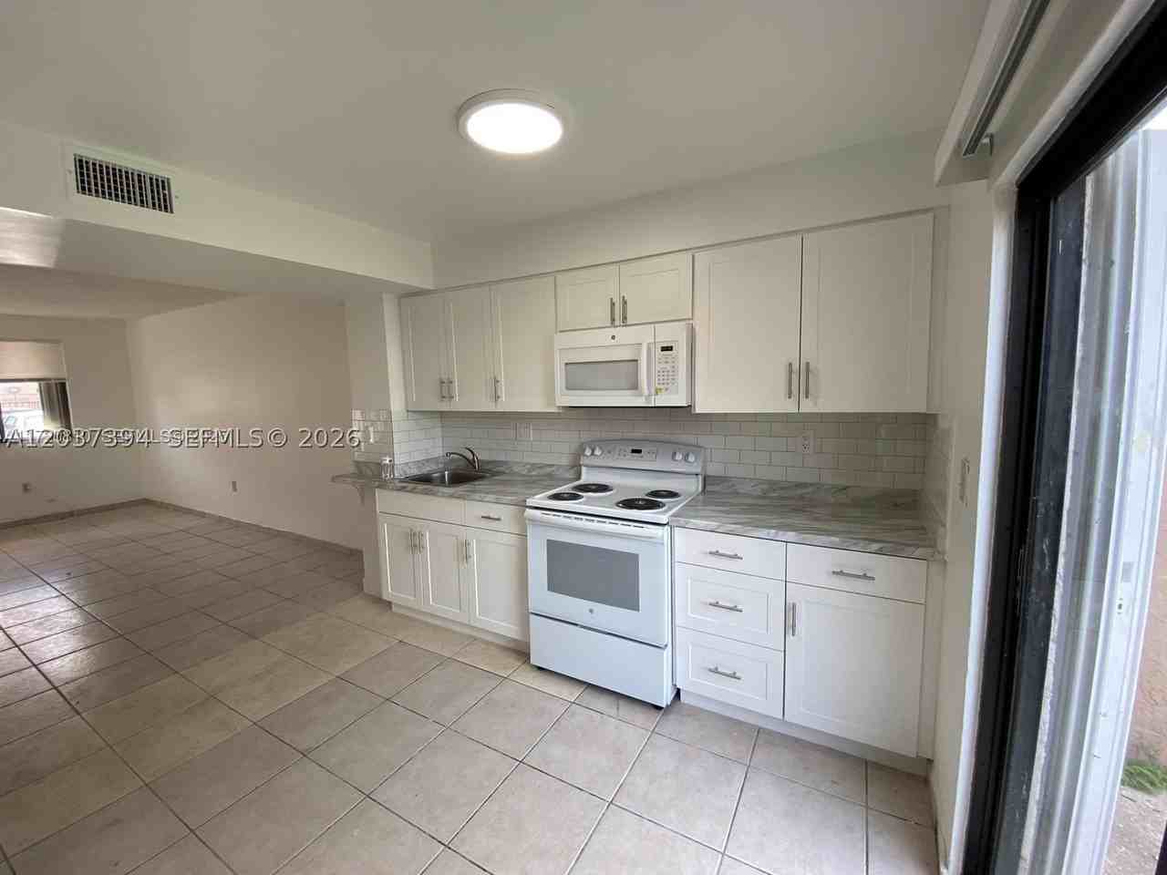 1813 Sw 107th Ave #2402 - Photo 3 of 7