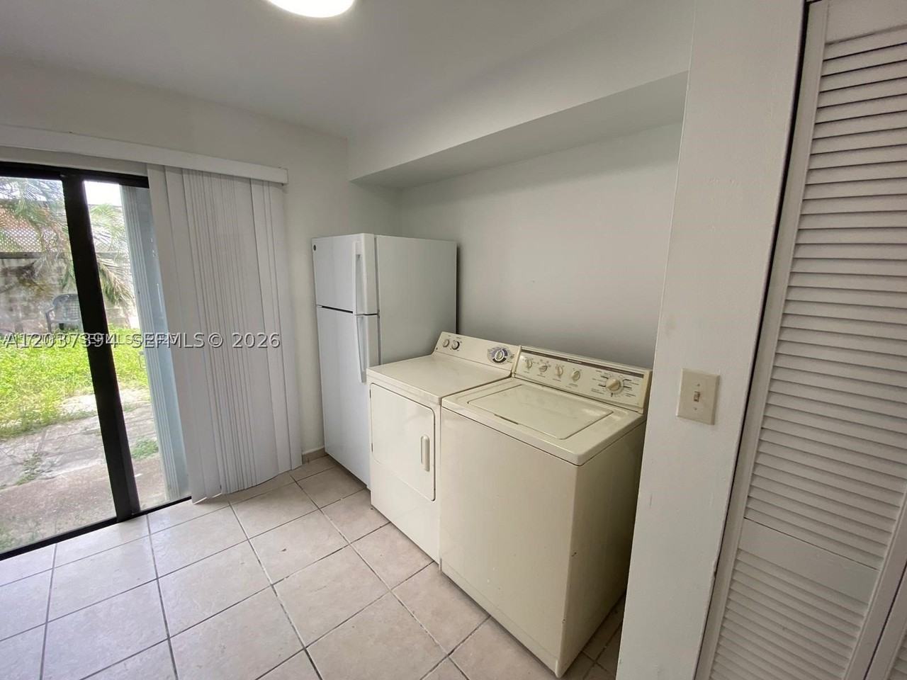 1813 Sw 107th Ave #2402 - Photo 4 of 7