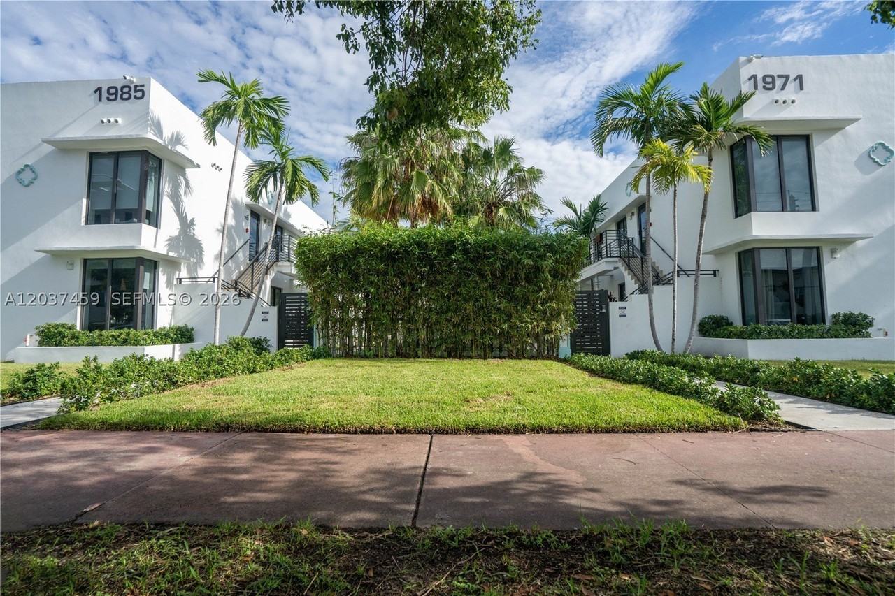 1971 Bay Dr #110 - Photo 4 of 15