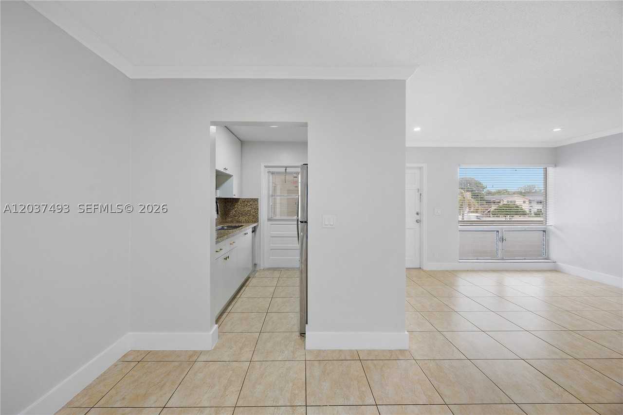 5420 Hollywood Blvd #208