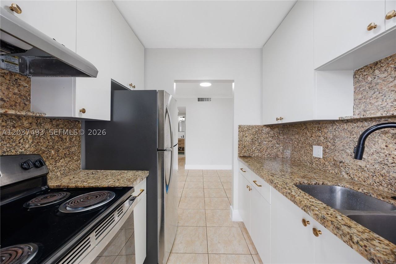 5420 Hollywood Blvd #208 - Photo 2 of 16