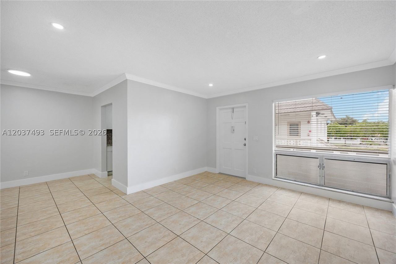 5420 Hollywood Blvd #208 - Photo 6 of 16