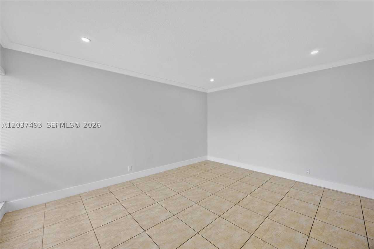 5420 Hollywood Blvd #208 - Photo 7 of 16