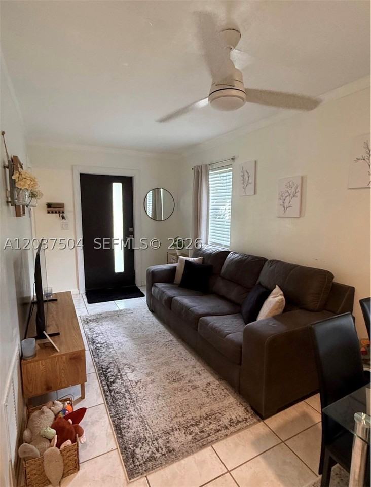 612 W Drew St #E - Photo 5 of 10