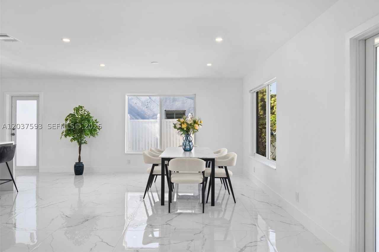 253 Sw 4th St - Photo 3 of 27